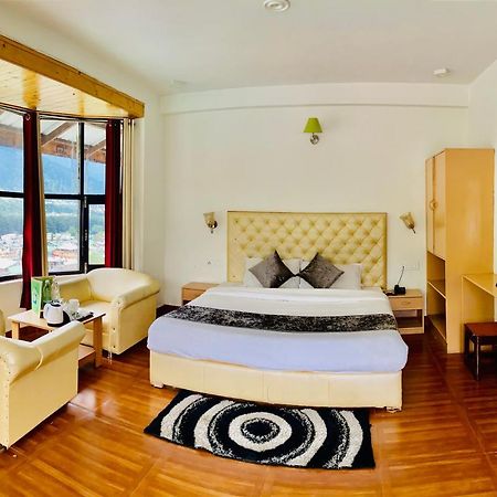 مايالي Hotel Hadimba Palace - Near Mall Road المظهر الخارجي الصورة